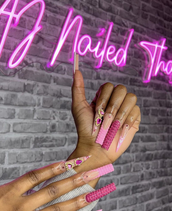 Nail studio neon